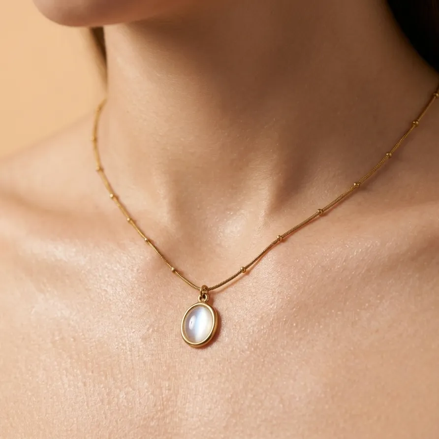 GLOW PENDANT NECKLACE